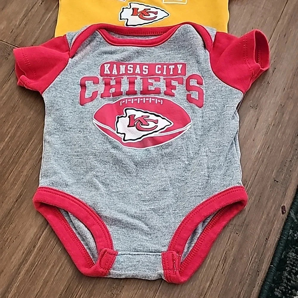 KC Chiefs oneies - Picture 3 of 4